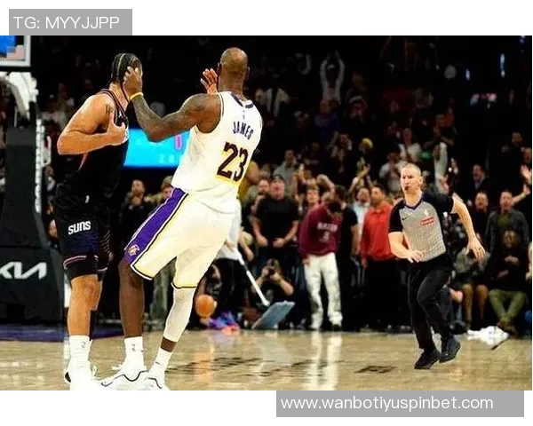 詹姆斯谈防守策略愿意放中距离两分太阳队表现出色投篮命中率高